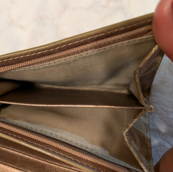 Coach Waverly Credit Card Wallet In Nice Pre-owned Condition With Normal Wear - Picture 9 of 13